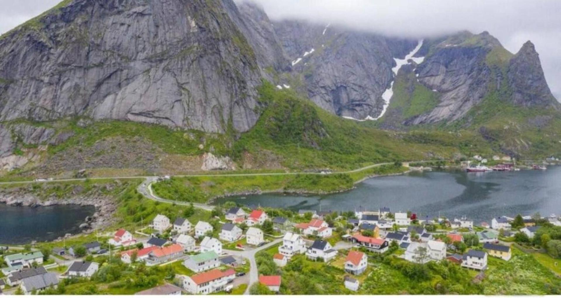 House By The Sea Reine, Lofoten