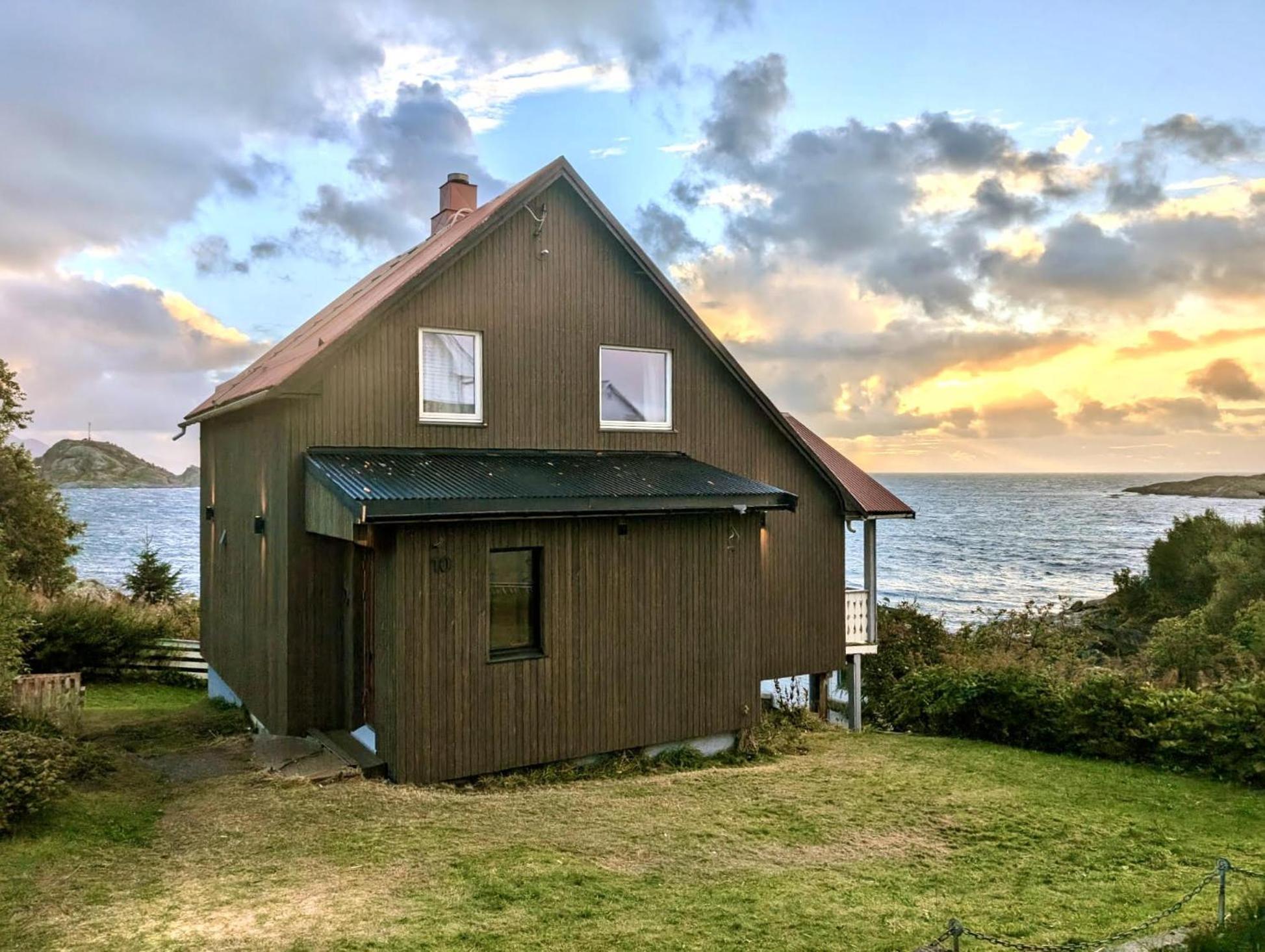 House By The Sea Reine, Lofoten *
